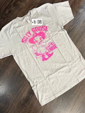 NWT Tultex Silly Goose on the Loose Unisex Graphic Tee Silver Size Medium